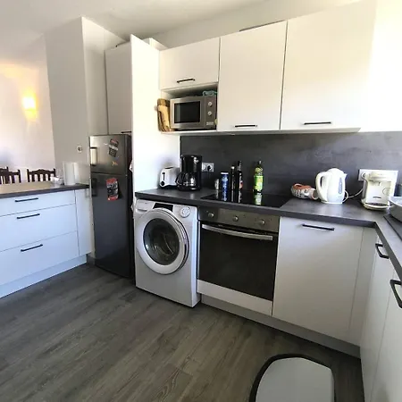 Apartment 190 Cap D'agde, Mitoyenne Avec Jardinet Et Parking Agde