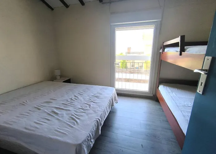 190 Cap D'agde, Mitoyenne Avec Jardinet Et Parking * Agde